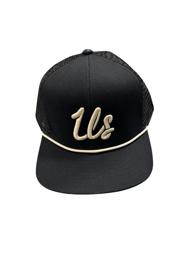 Classic trucker cap with embroidered logo and rope accent